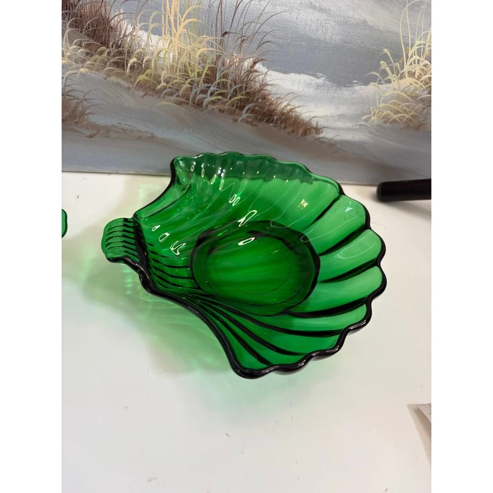 Vintage Emerald Green Glass Seashell Bowls Scalloped Clam‎ Shell Dish Set of 2